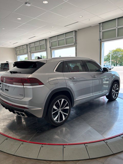 Used 2024 Volkswagen Atlas Cross Sport SEL Premium R-Line AWD/4WD image 4