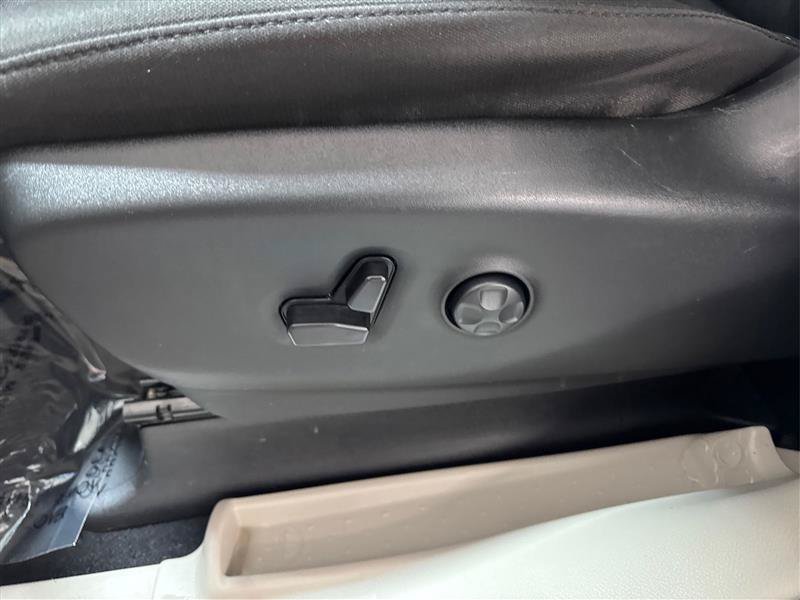 Used 2023 Chrysler Voyager LX FWD image 19
