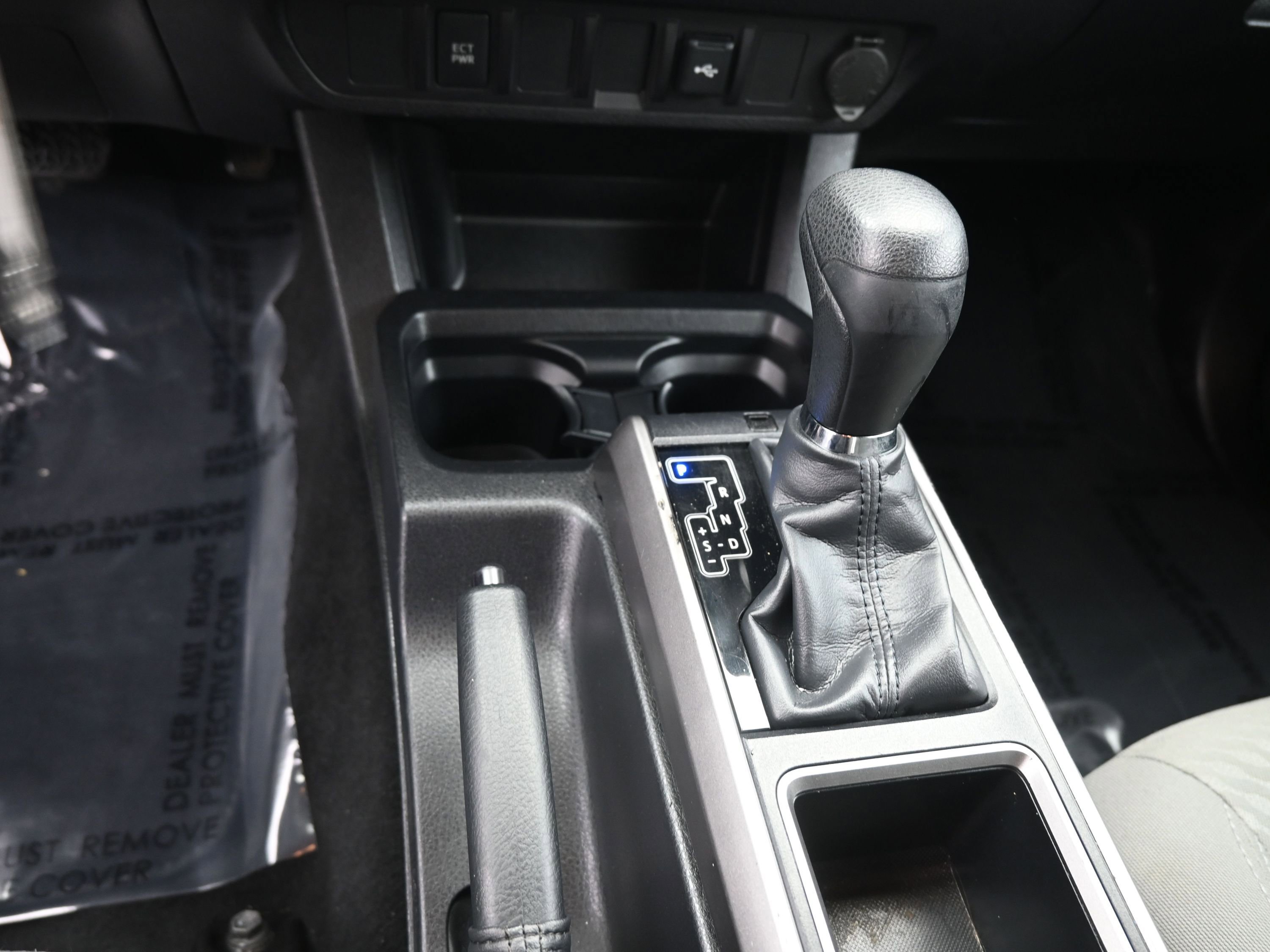 Used 2022 Toyota Tacoma SR5 w/ SR5 Appearance Package (SM) image 17