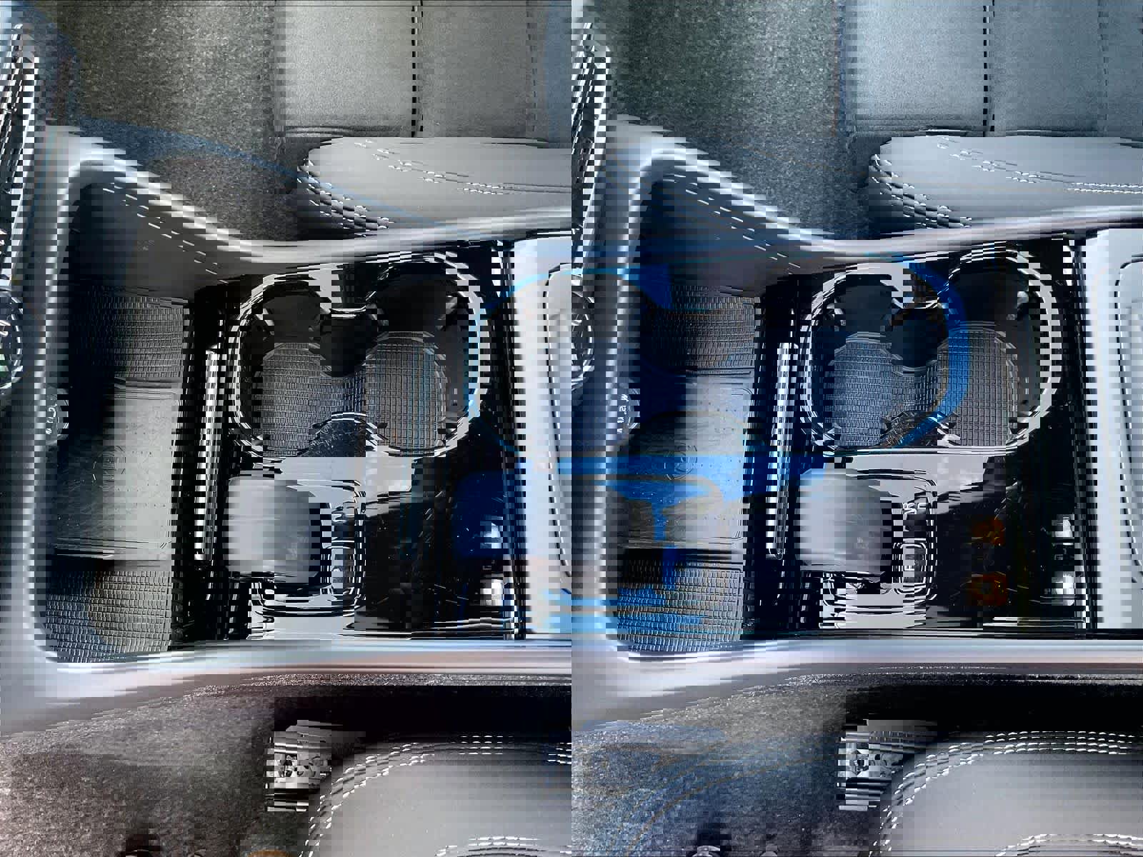 Used 2023 Volvo XC40 Recharge Plus w/ Protection Package Premier image 20