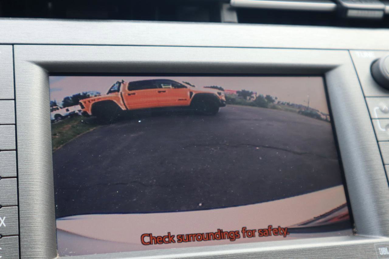 Used 2015 Toyota Prius Four w/ Deluxe Solar Roof Package image 98