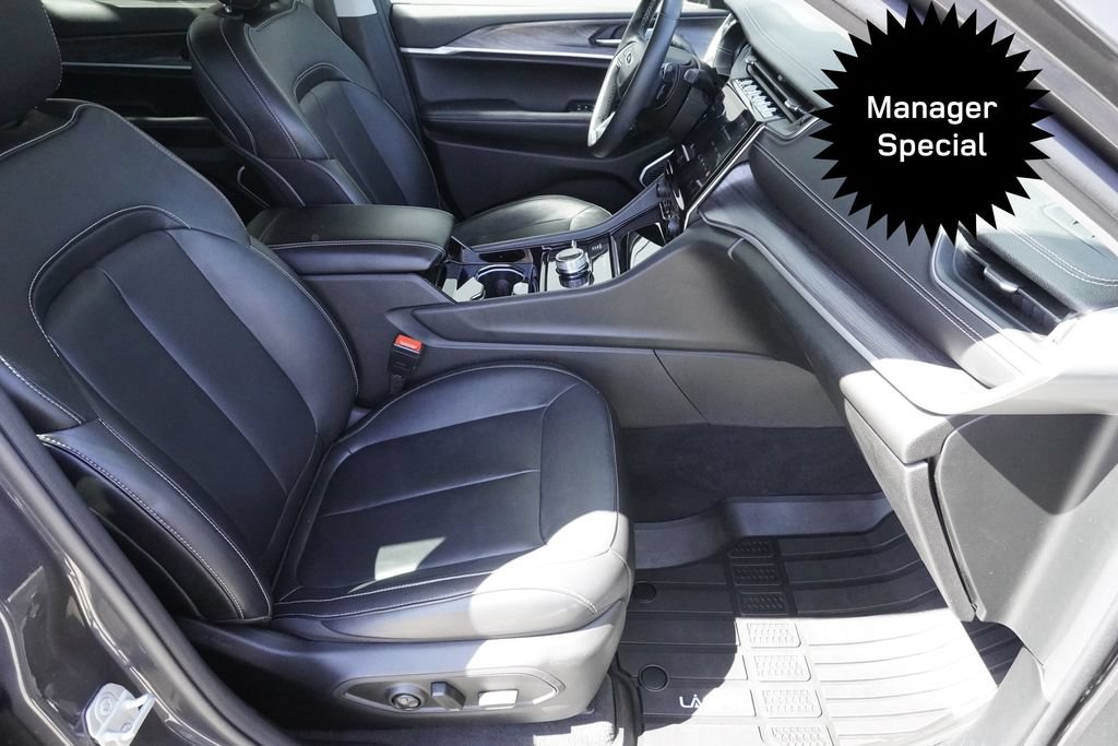 Used 2022 Jeep Grand Cherokee L Limited w/ Black Appearance Package AWD/4WD image 23