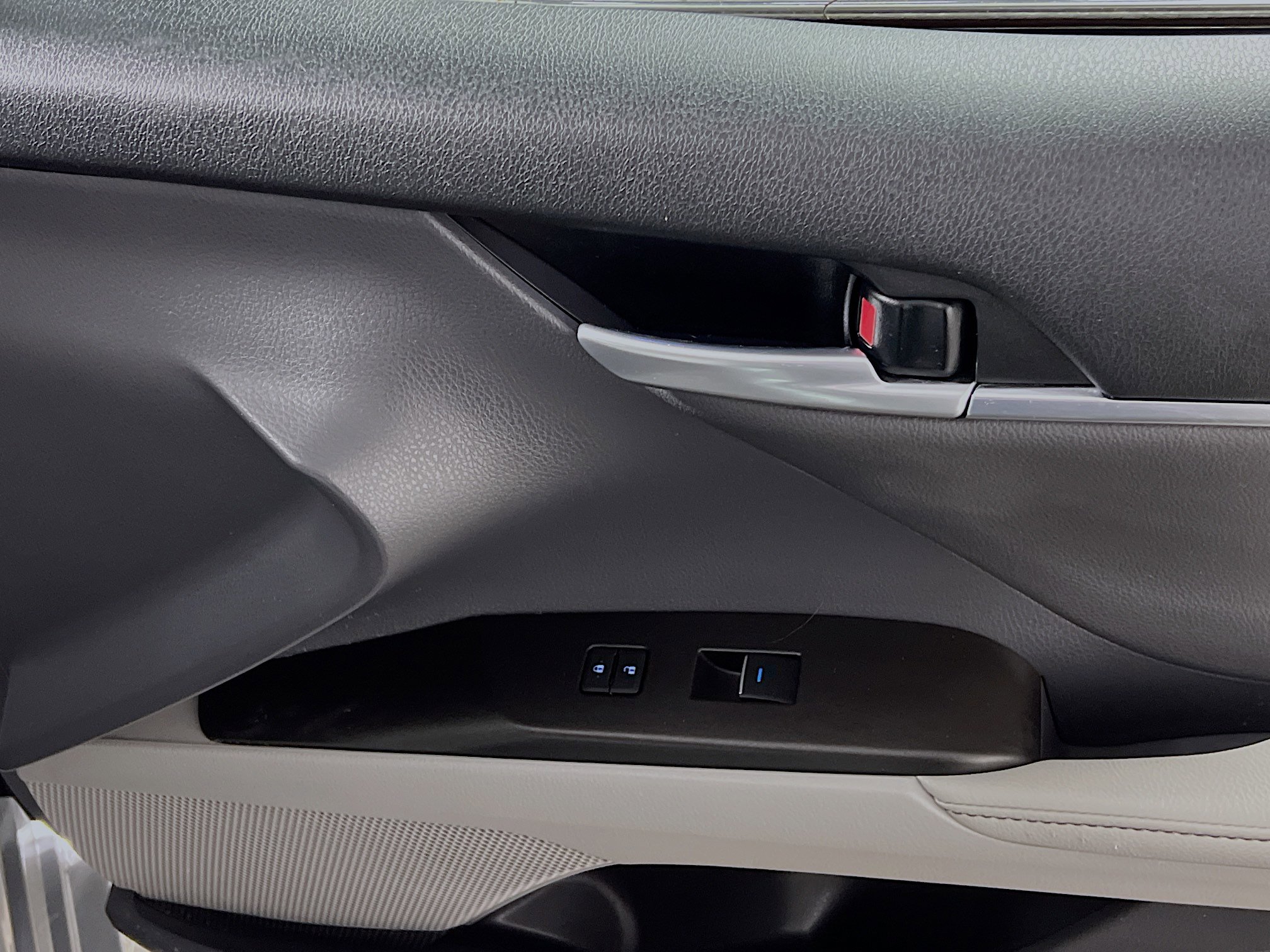 Used 2024 Toyota Camry XLE w/ Navigation Package image 32