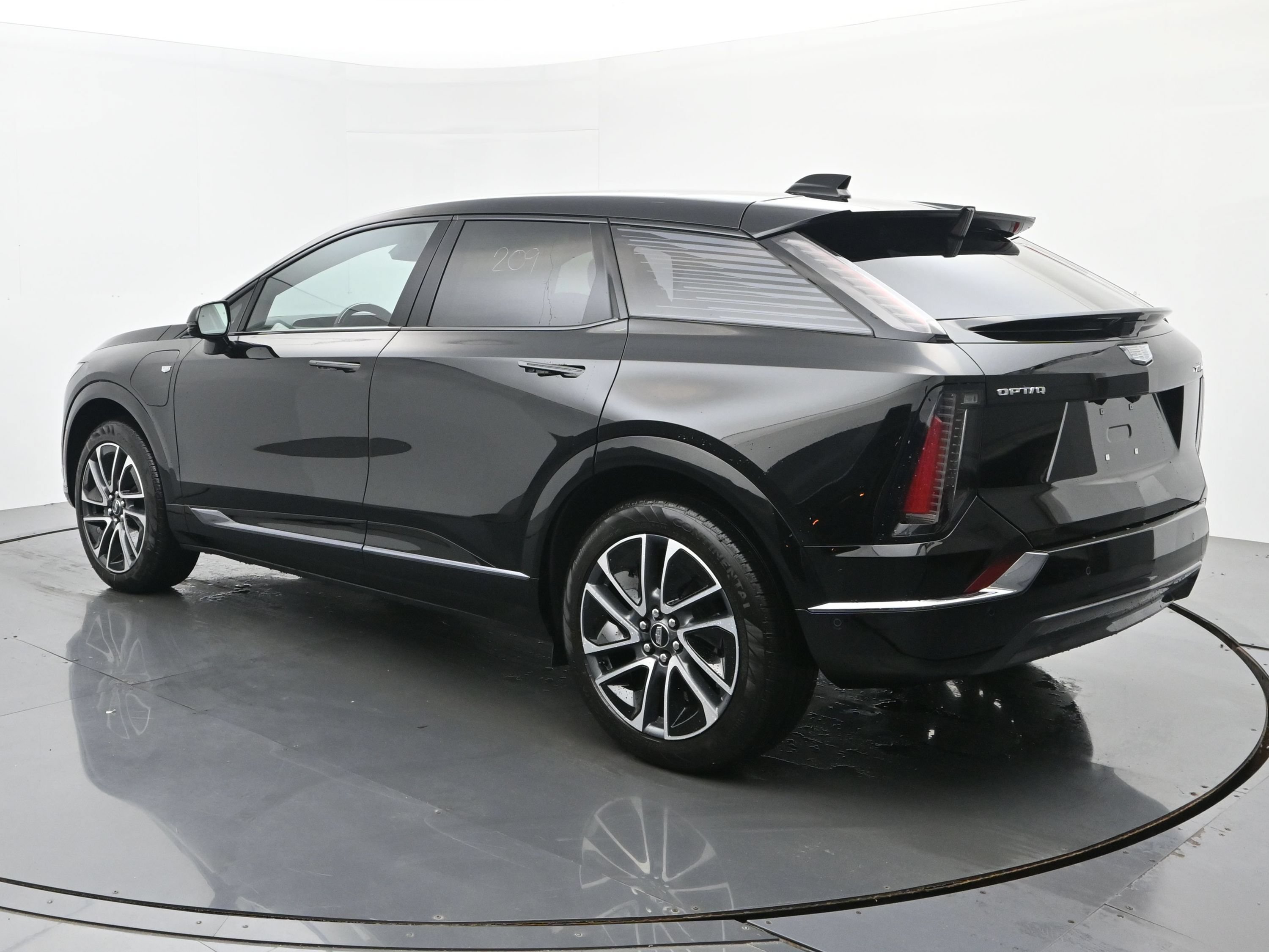 New 2026 Cadillac Optiq Sport 1 w/ LPO, Floor Liner Package AWD/4WD image 3