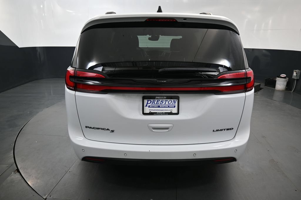 Used 2025 Chrysler Pacifica Limited FWD image 8