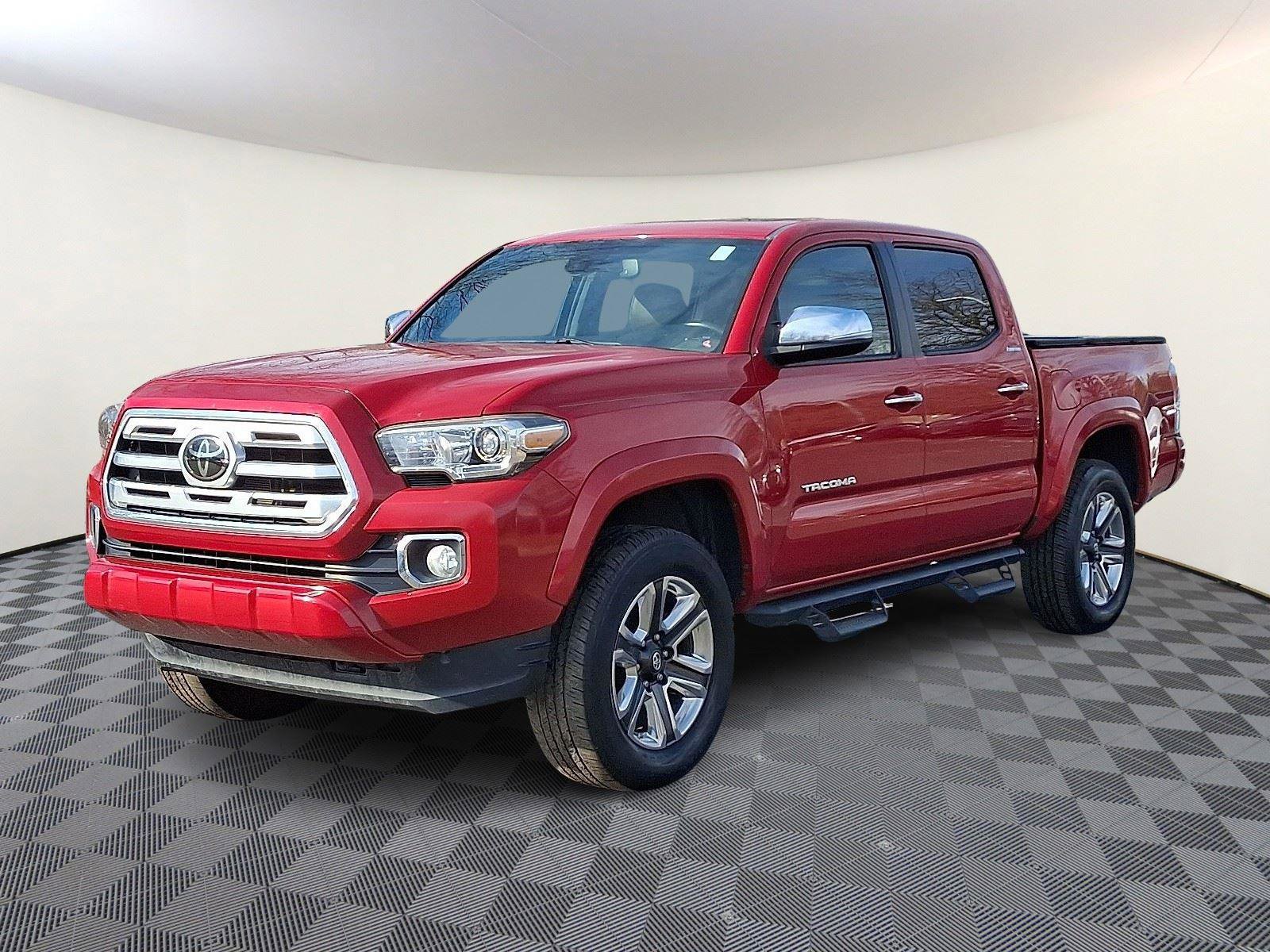 Used 2018 Toyota Tacoma Limited image 3