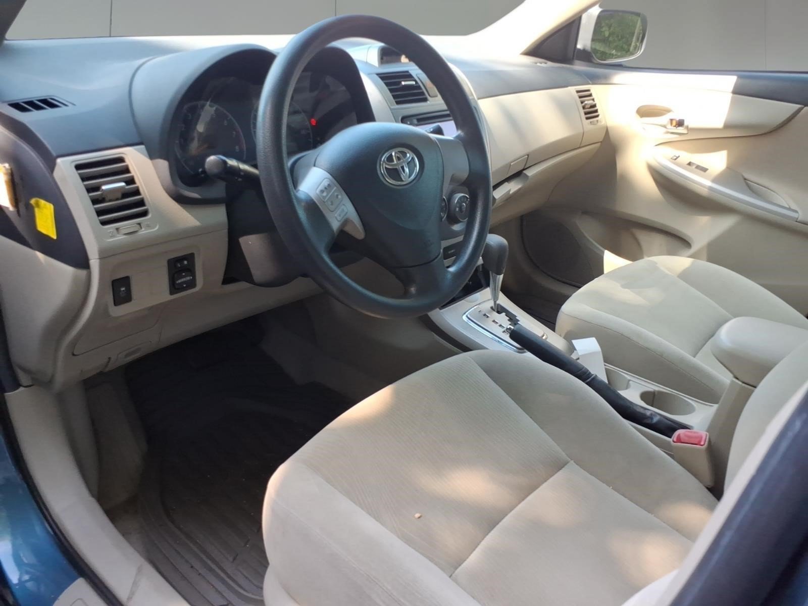 Used 2013 Toyota Corolla LE FWD image 9
