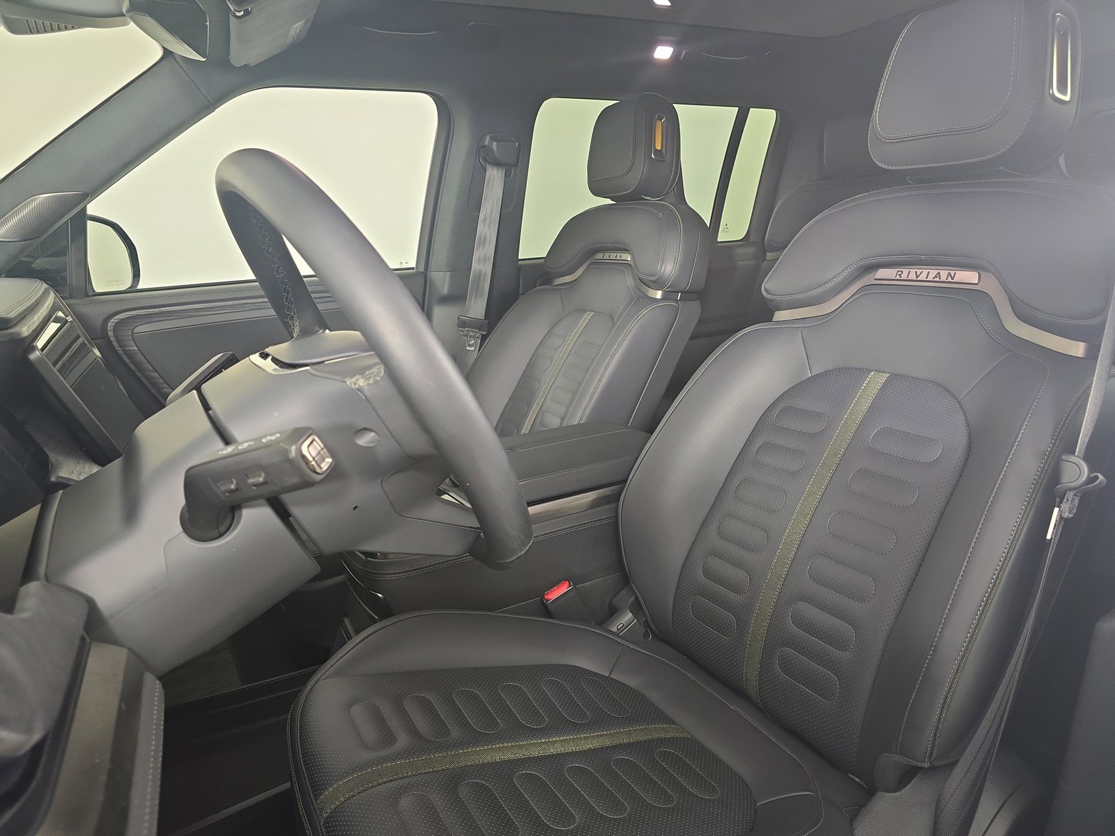 Used 2023 Rivian R1S Adventure image 20