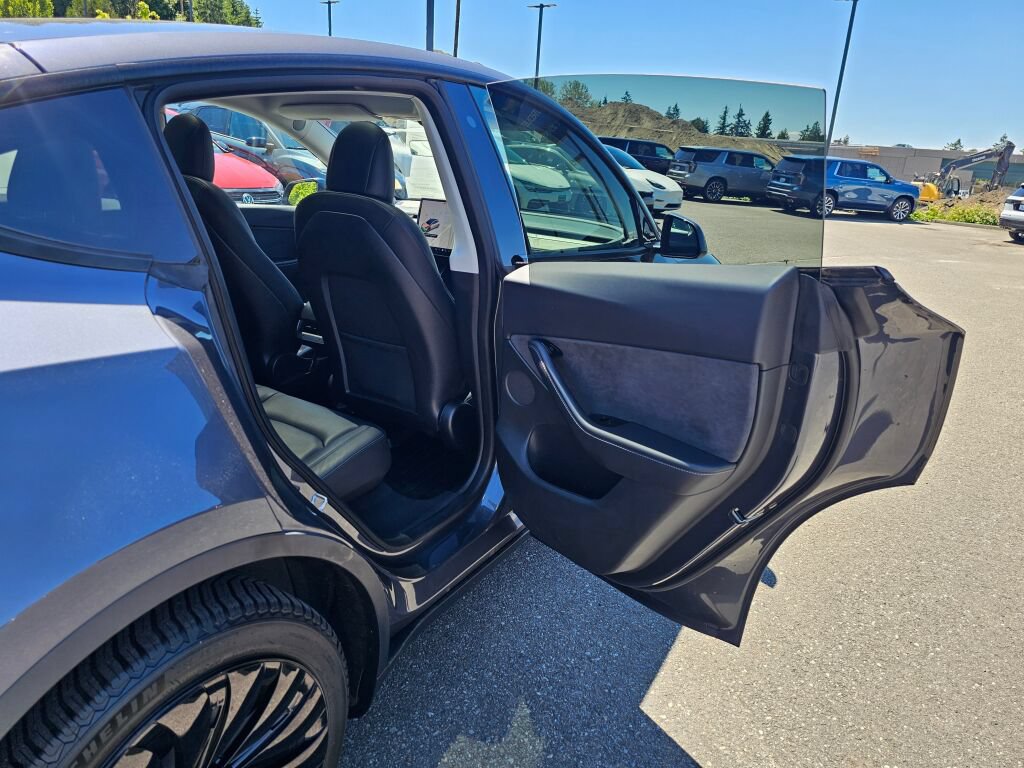 Used 2020 Tesla Model Y Long Range AWD/4WD image 25