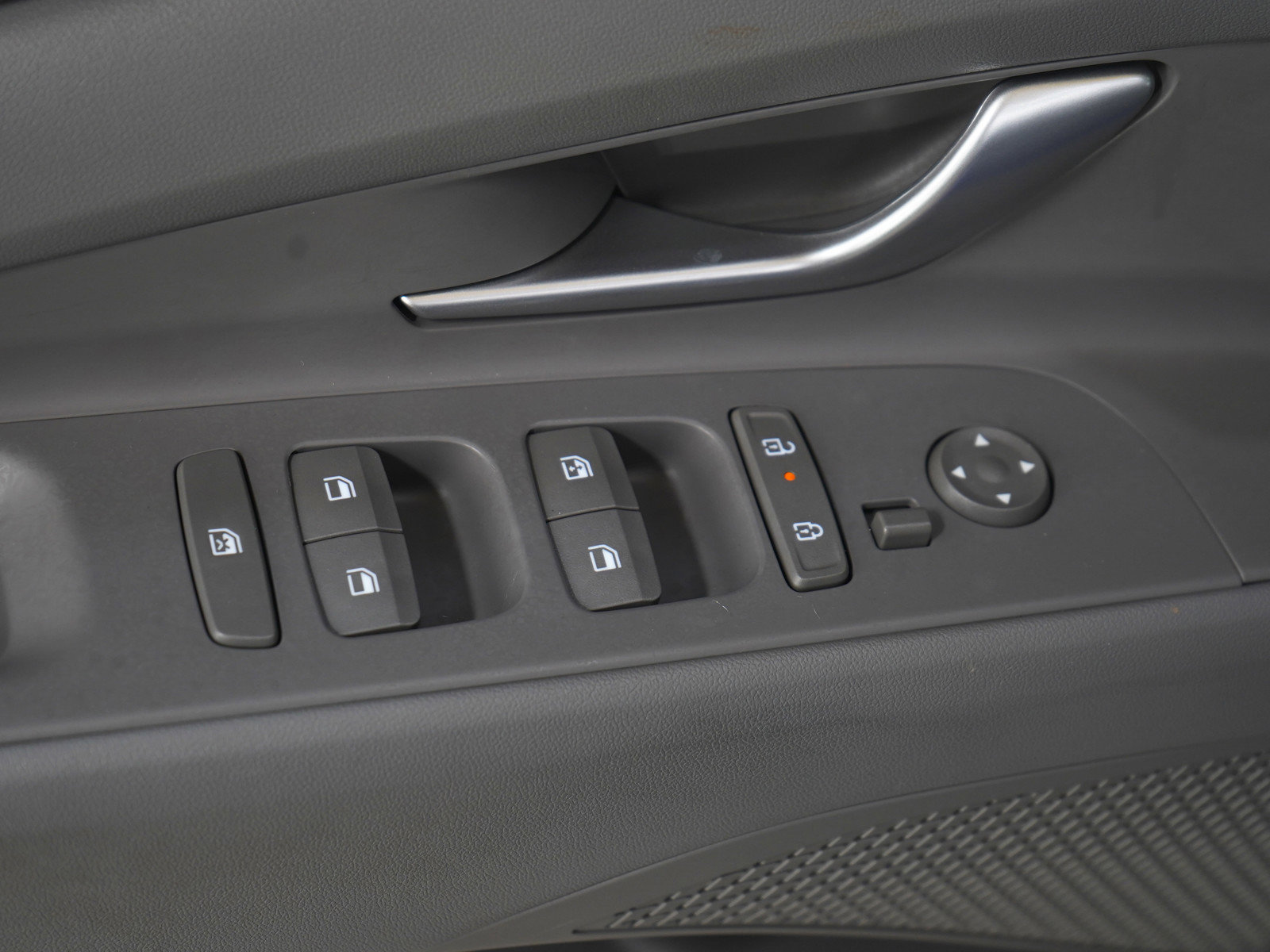 Used 2025 Hyundai Elantra SEL FWD image 21