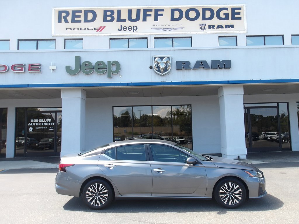 Used 2023 Nissan Altima 2.5 SV