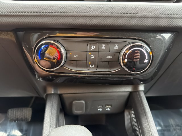 Used 2025 Chevrolet TrailBlazer LT AWD/4WD image 21