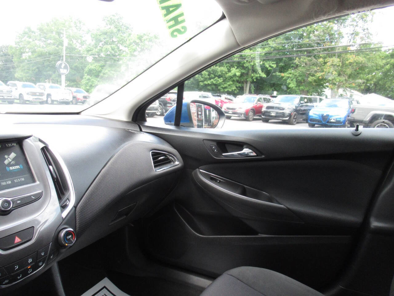 Used 2017 Chevrolet Cruze LT w/ Convenience Package image 32