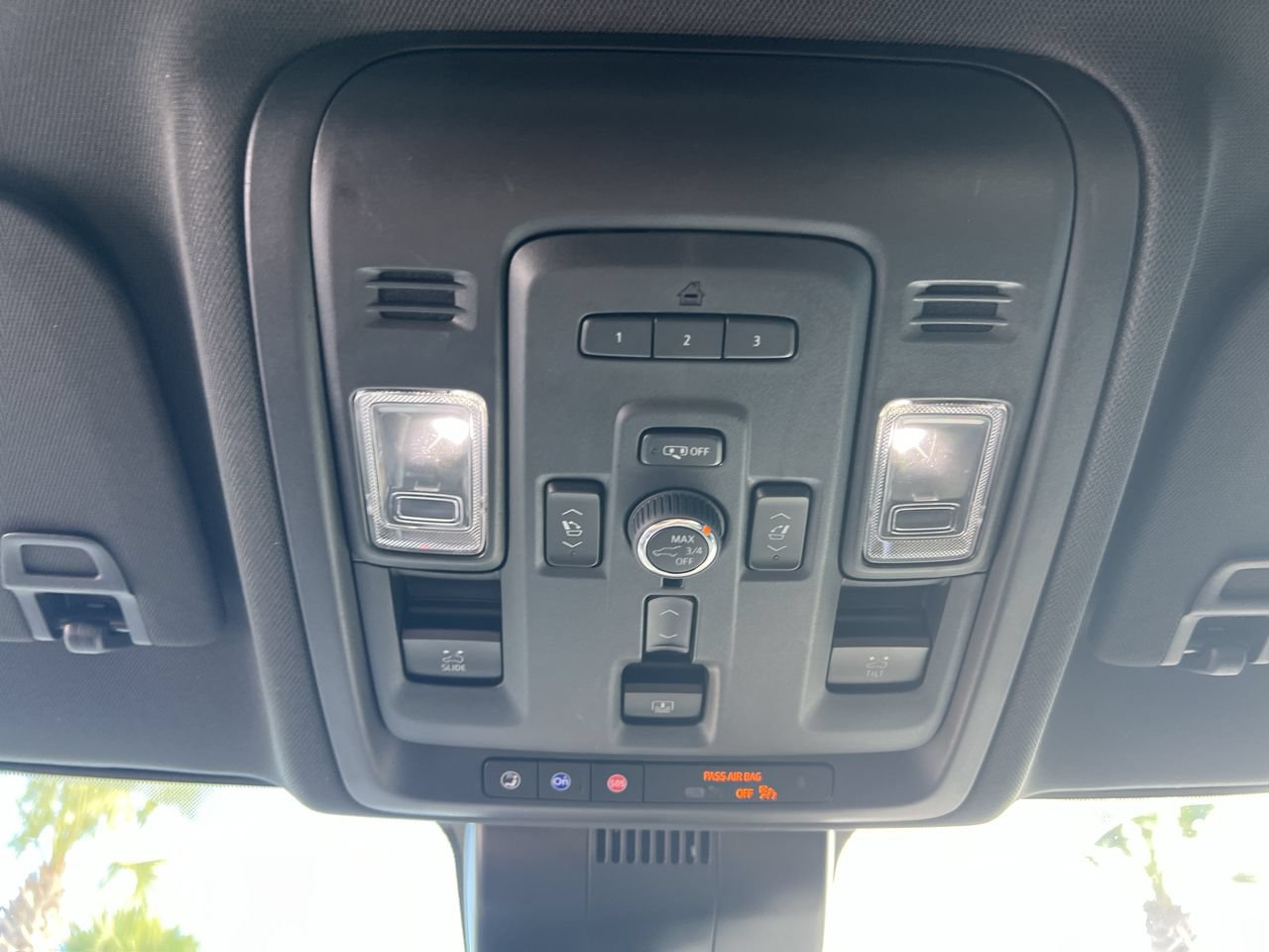 Used 2023 Chevrolet Tahoe Premier AWD/4WD image 29