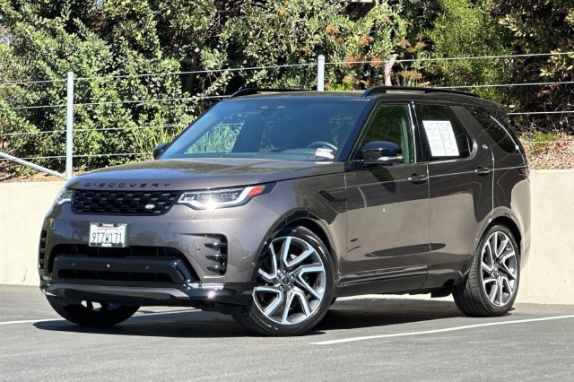 Certified 2025 Land Rover Discovery Dynamic SE AWD/4WD image 1
