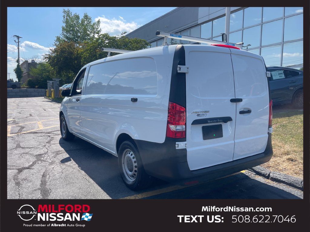 Used 2023 Mercedes-Benz Metris image 3