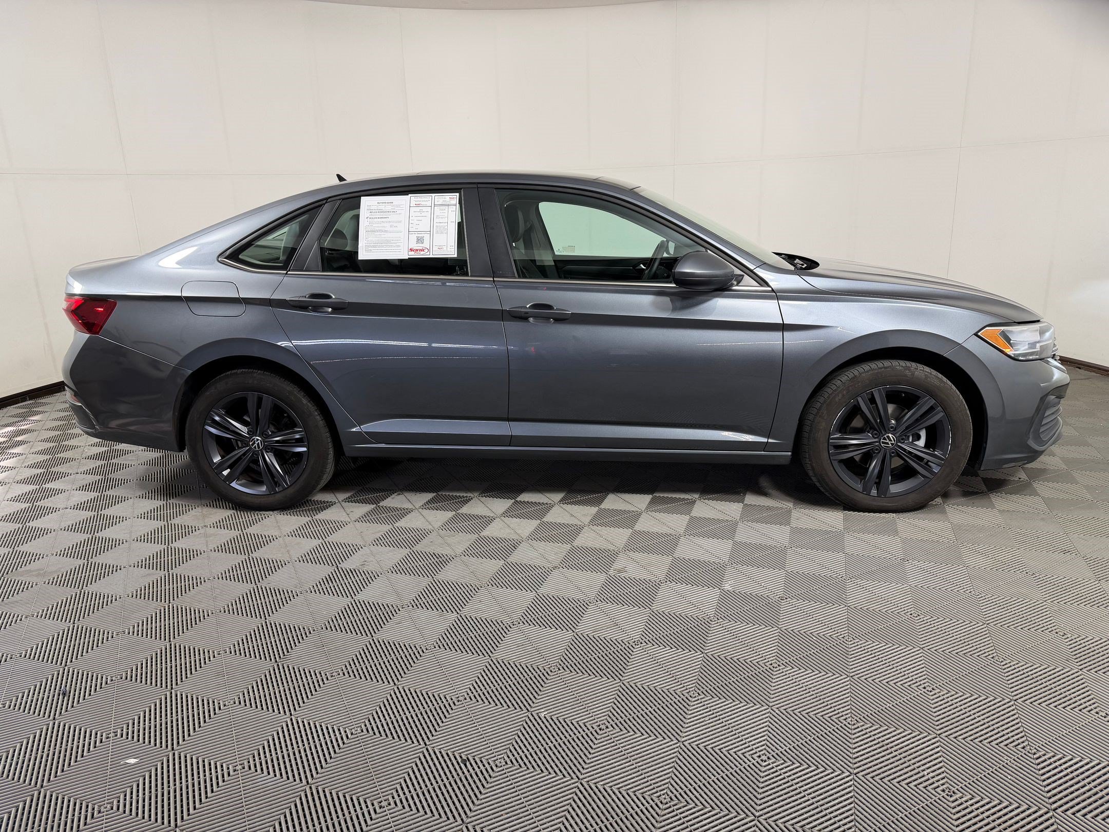 Used 2023 Volkswagen Jetta SE FWD image 8