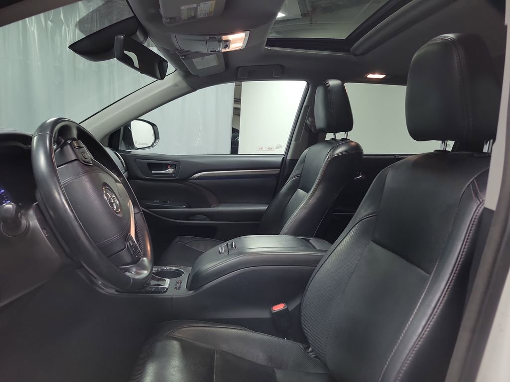 Used 2017 Toyota Highlander Limited image 12