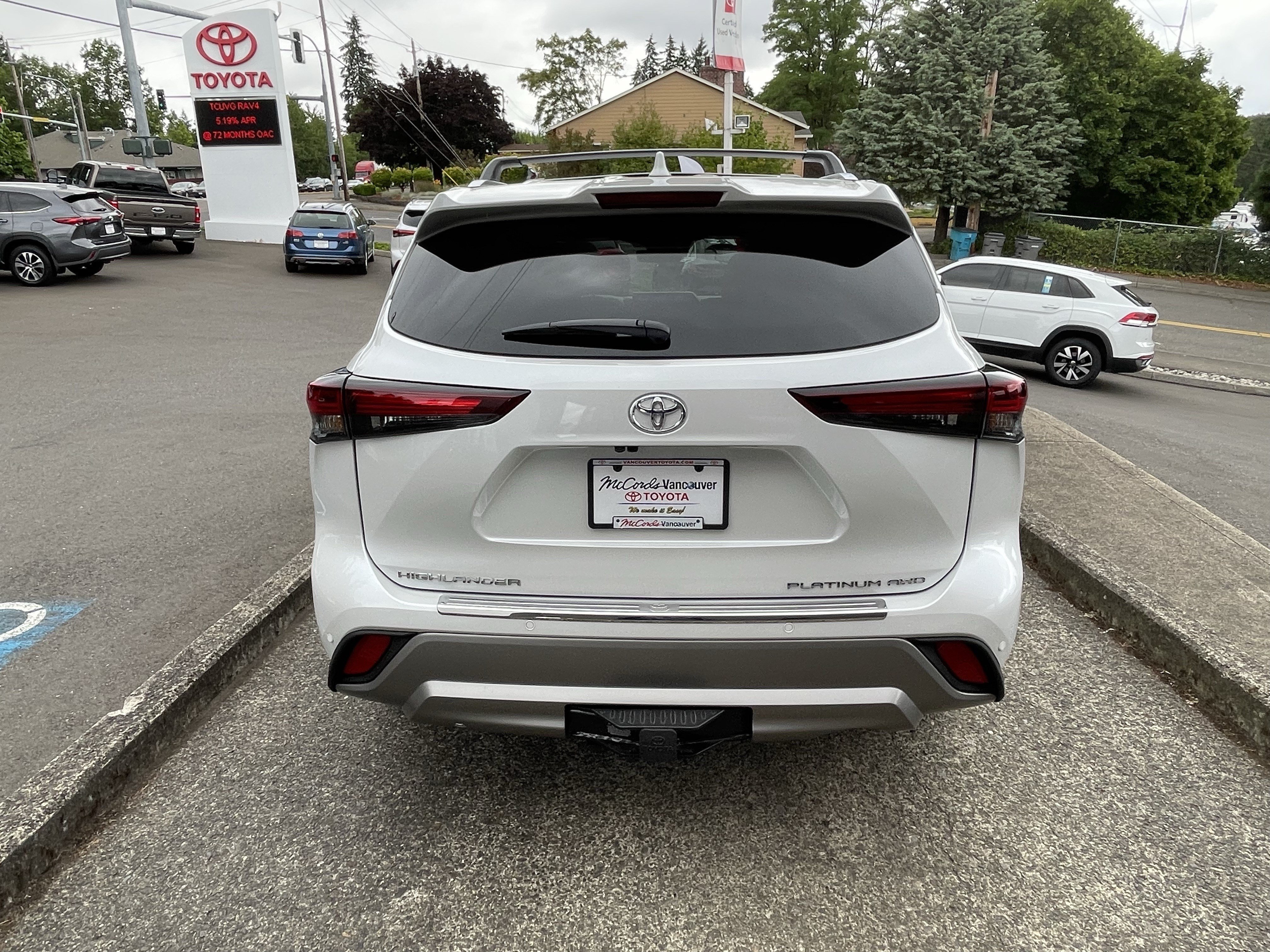 Certified 2025 Toyota Highlander Platinum AWD/4WD image 6