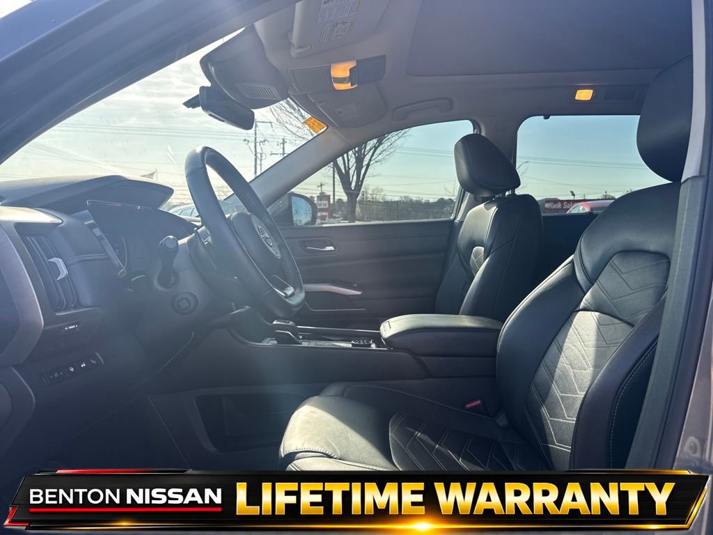 Used 2024 Nissan Pathfinder Platinum w/ Cargo Package image 10