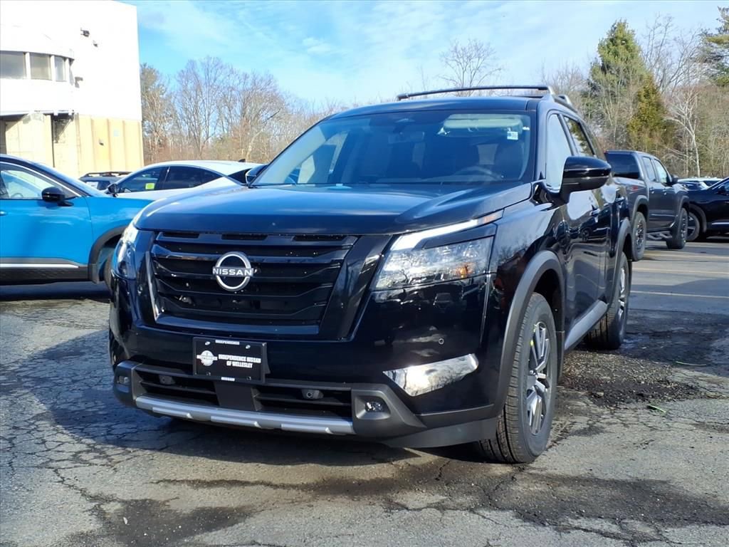 New 2025 Nissan Pathfinder SL w/ Black Appearance Package