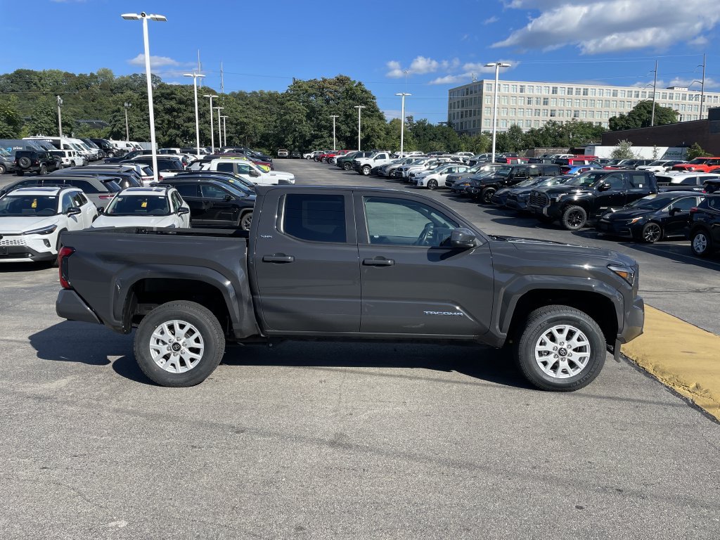 Certified 2025 Toyota Tacoma SR5 AWD/4WD image 7