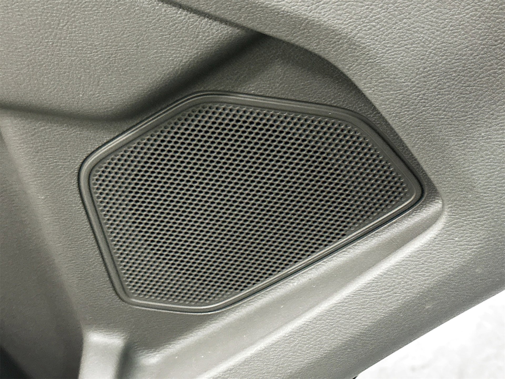 Used 2023 Ford Transit 350 XLT image 18