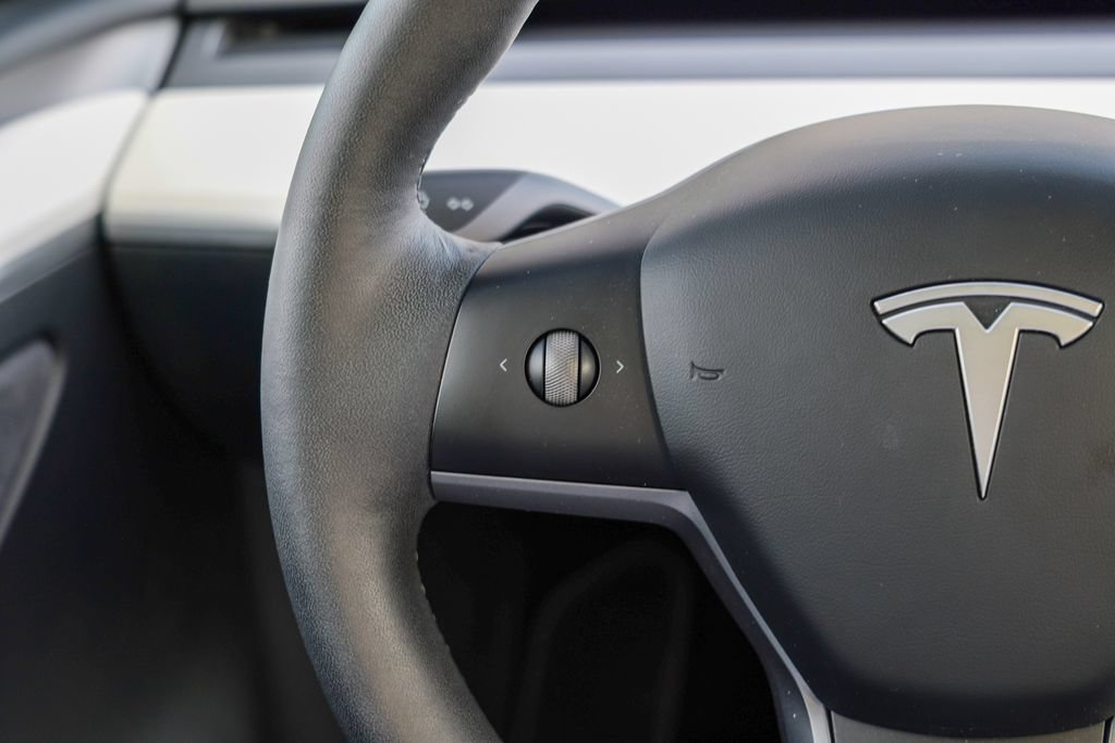 Used 2023 Tesla Model Y Long Range AWD/4WD image 44