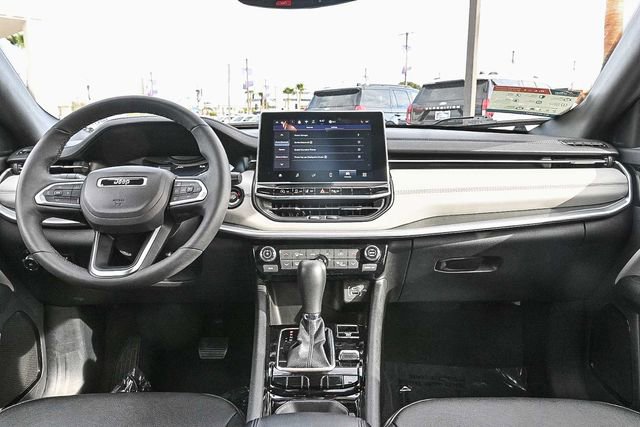 Used 2025 Jeep Compass Limited image 13
