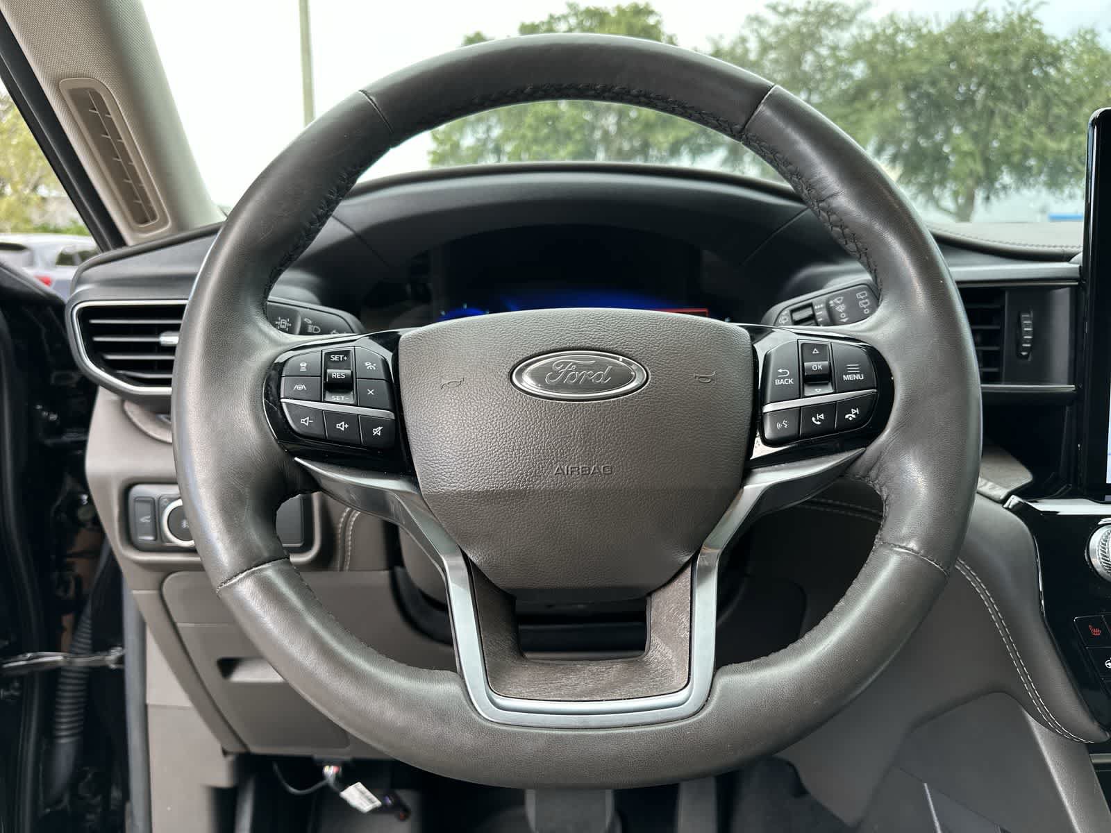 Used 2023 Ford Explorer Platinum w/ Technology Package AWD/4WD image 20