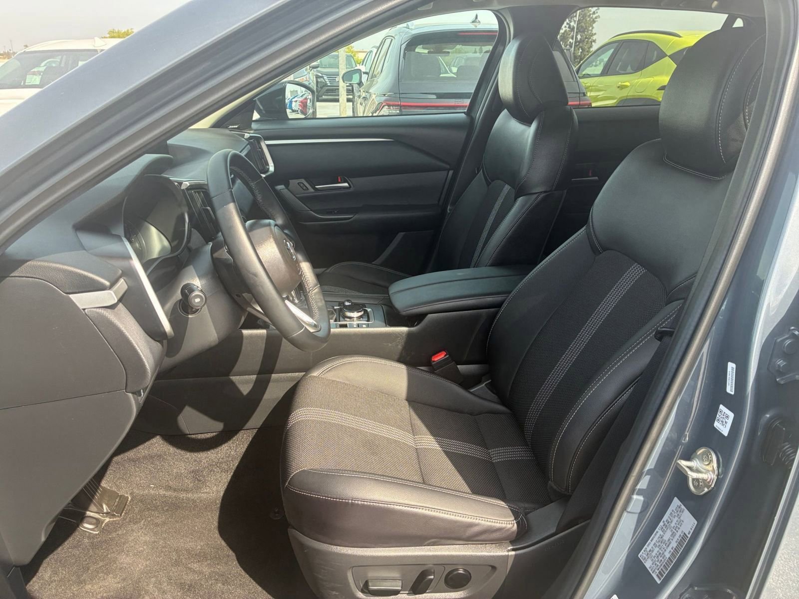 Used 2025 Nissan Versa SV image 25