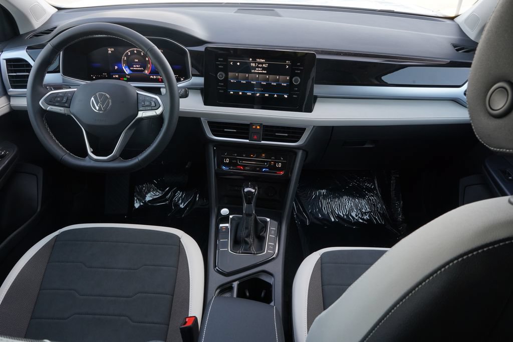 New 2026 Volkswagen Taos SE FWD image 8