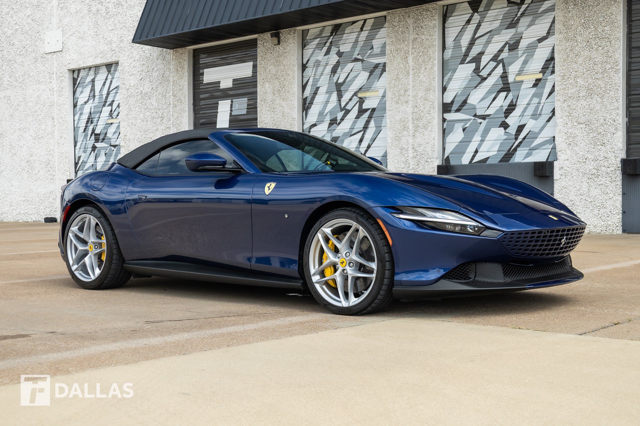 Used 2025 Ferrari Roma Spider RWD image 18