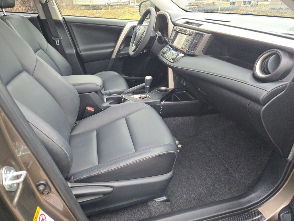 Used 2015 Toyota RAV4 Limited image 6