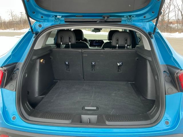 Used 2025 Chevrolet Trax LT w/ Driver Confidence Package image 11