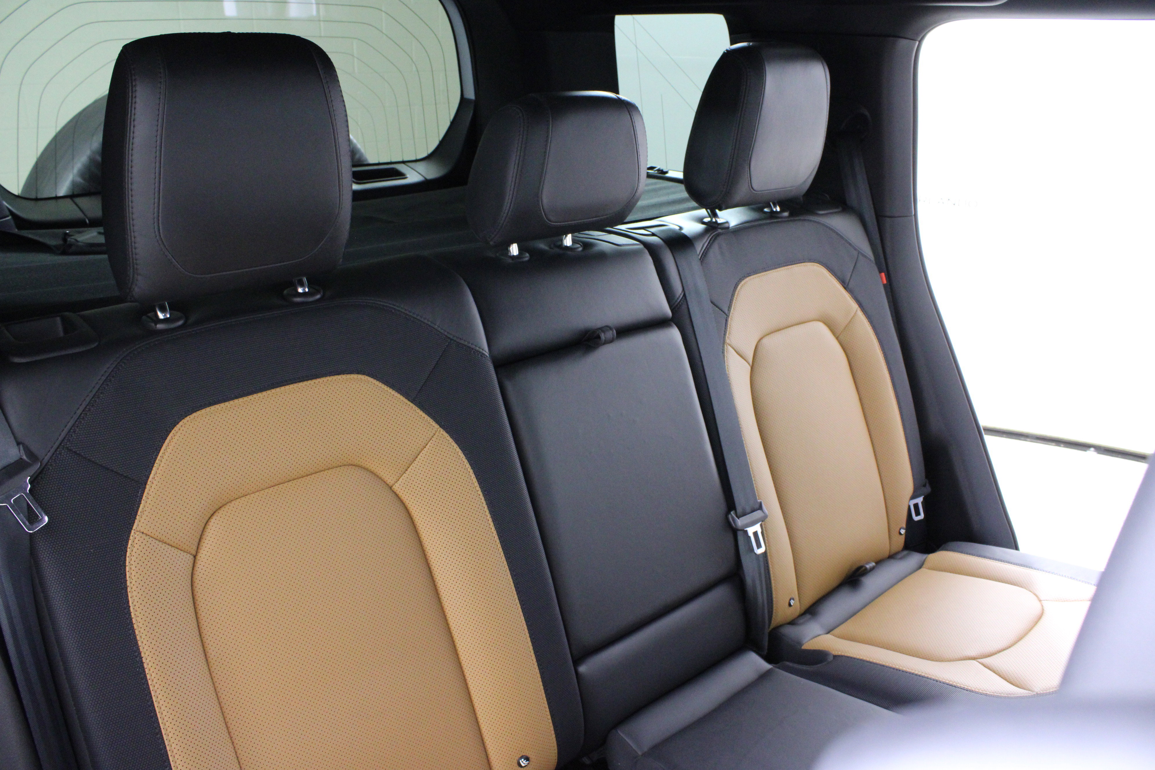 Used 2023 Land Rover Defender 110 X-Dynamic SE AWD/4WD image 13