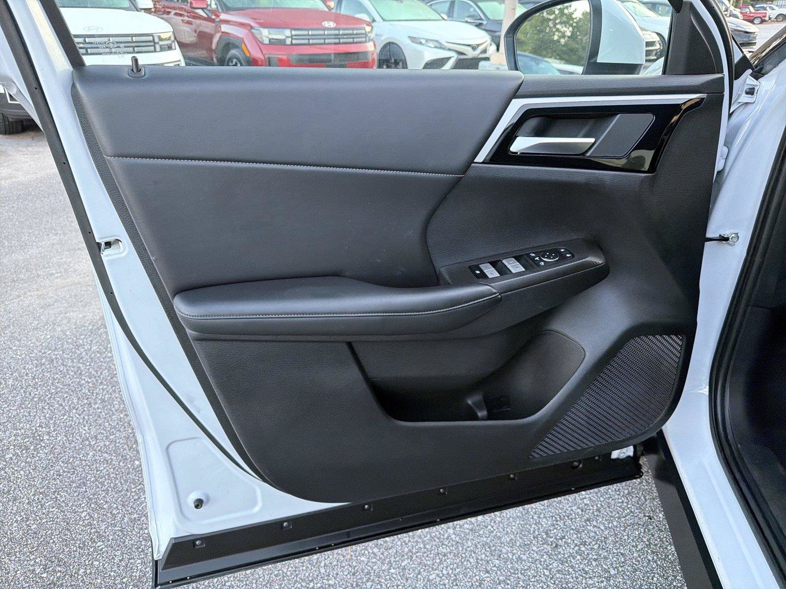 Used 2024 Mitsubishi Outlander SE AWD/4WD image 9