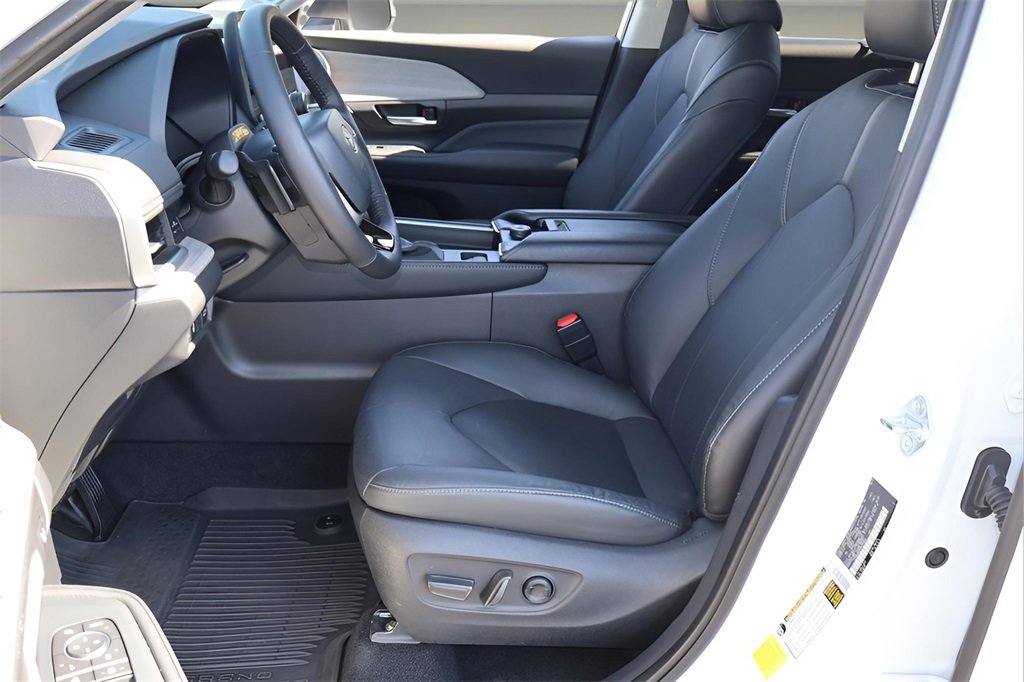 Certified 2025 Toyota Grand Highlander AWD image 10