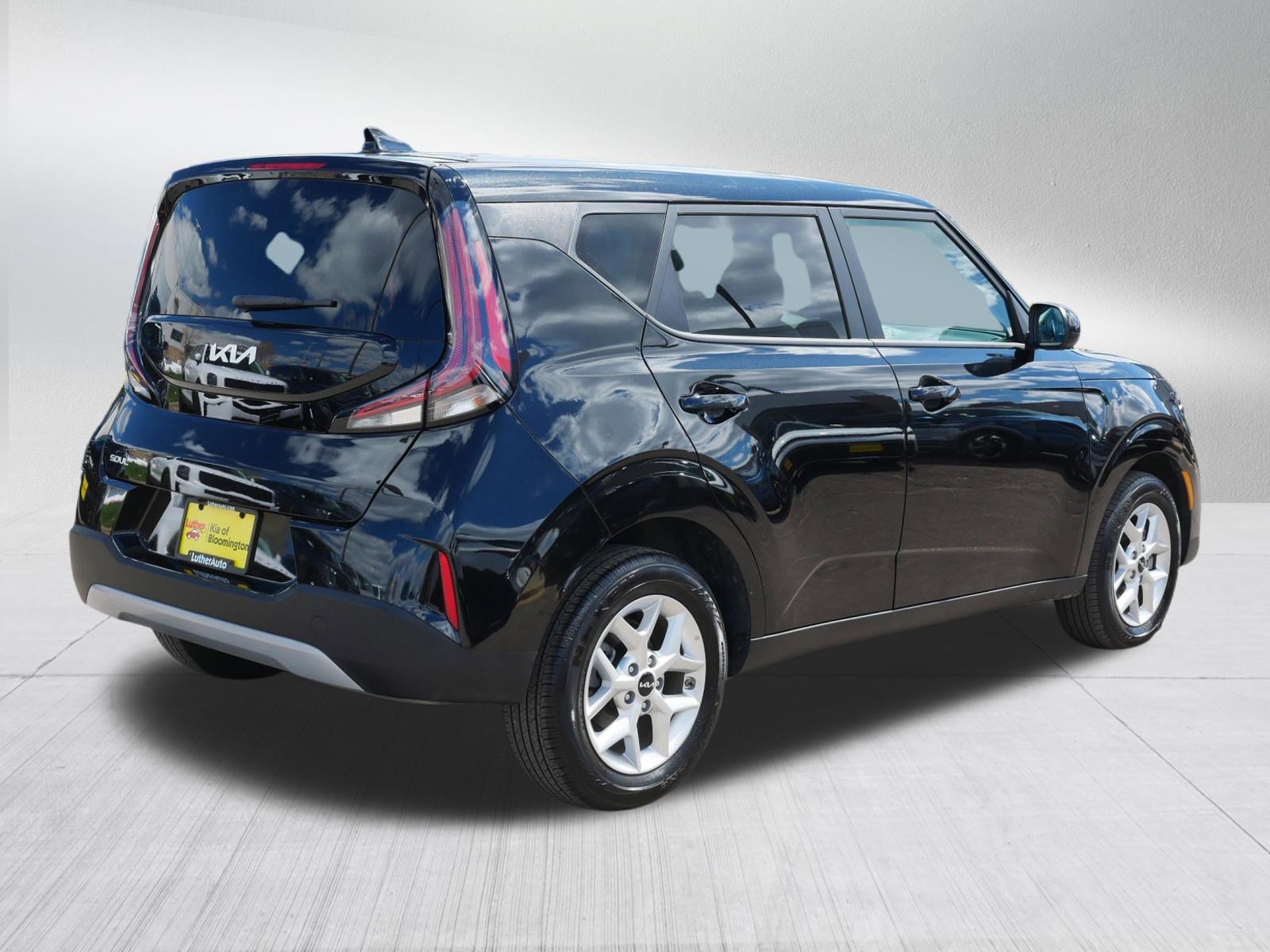 Certified 2025 Kia Soul LX FWD image 7