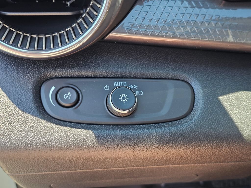 New 2026 Chevrolet Trax ACTIV w/ Sunroof Package FWD image 24