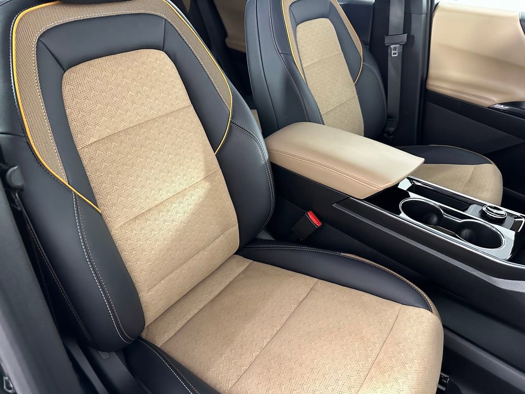 Used 2025 Chevrolet Equinox ACTIV w/ Safety and Technology Package AWD/4WD image 31