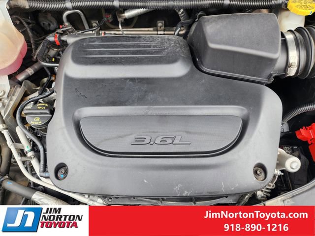 Used 2024 Chrysler Pacifica Touring-L image 33