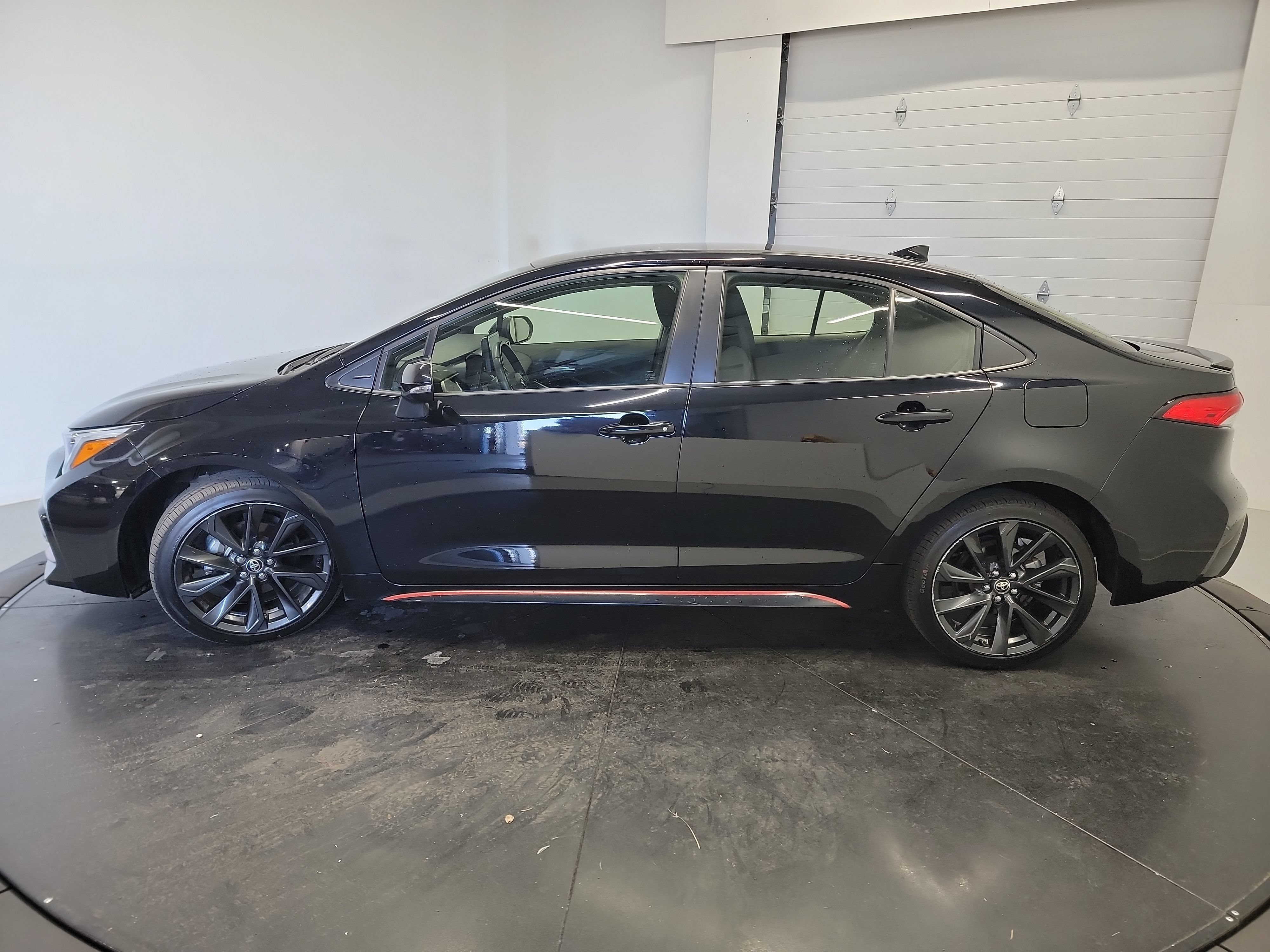 Used 2023 Toyota Corolla SE FWD image 4