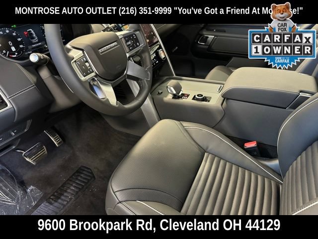 Used 2024 Land Rover Discovery Dynamic SE AWD/4WD image 15