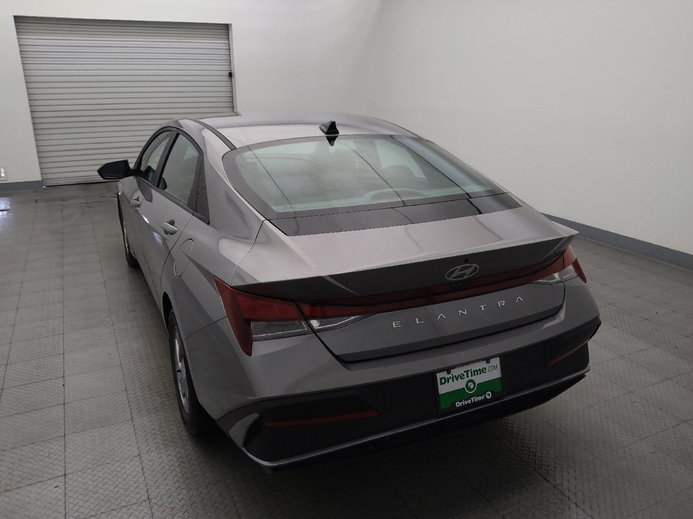 Used 2025 Hyundai Elantra SE FWD image 6