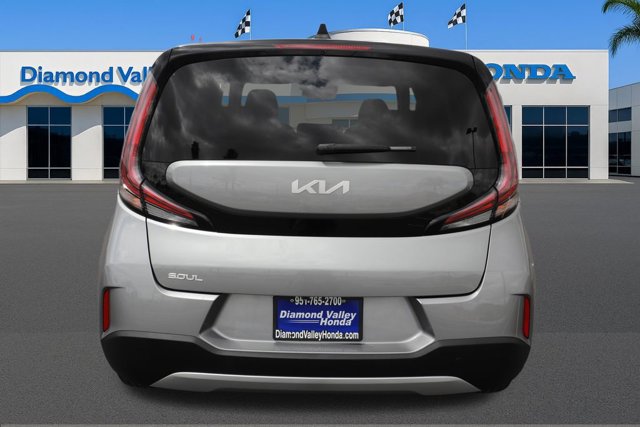 Used 2025 Kia Soul LX w/ LX Technology Package FWD image 5