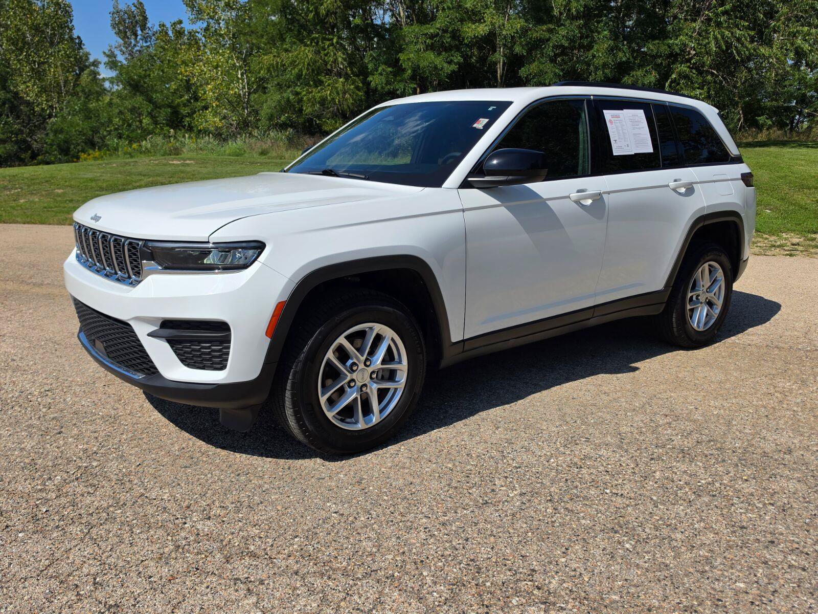 Used 2025 Jeep Grand Cherokee Laredo X AWD/4WD image 6