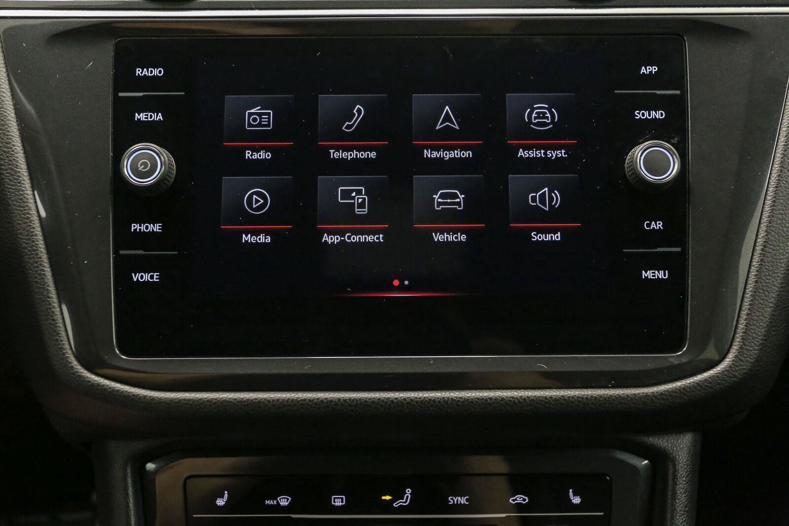 Certified 2024 Volkswagen Tiguan SE R-Line FWD image 28