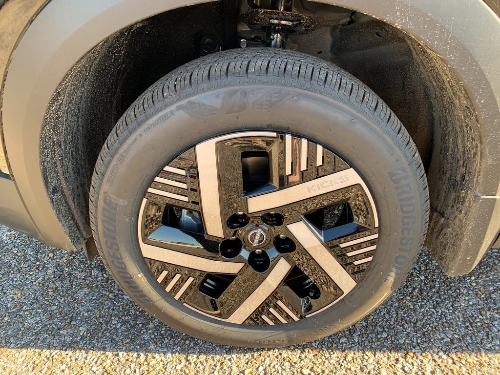 New 2026 Nissan Kicks SV image 6