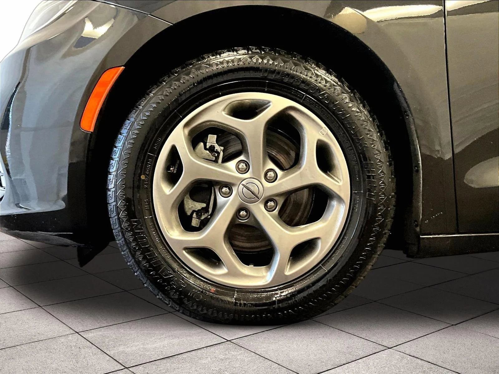 Used 2023 Chrysler Pacifica Limited image 8